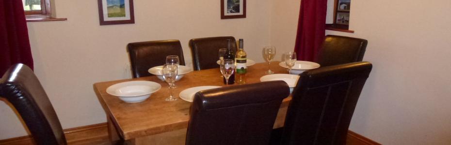 Comfortable dining in Keld bunk barn.